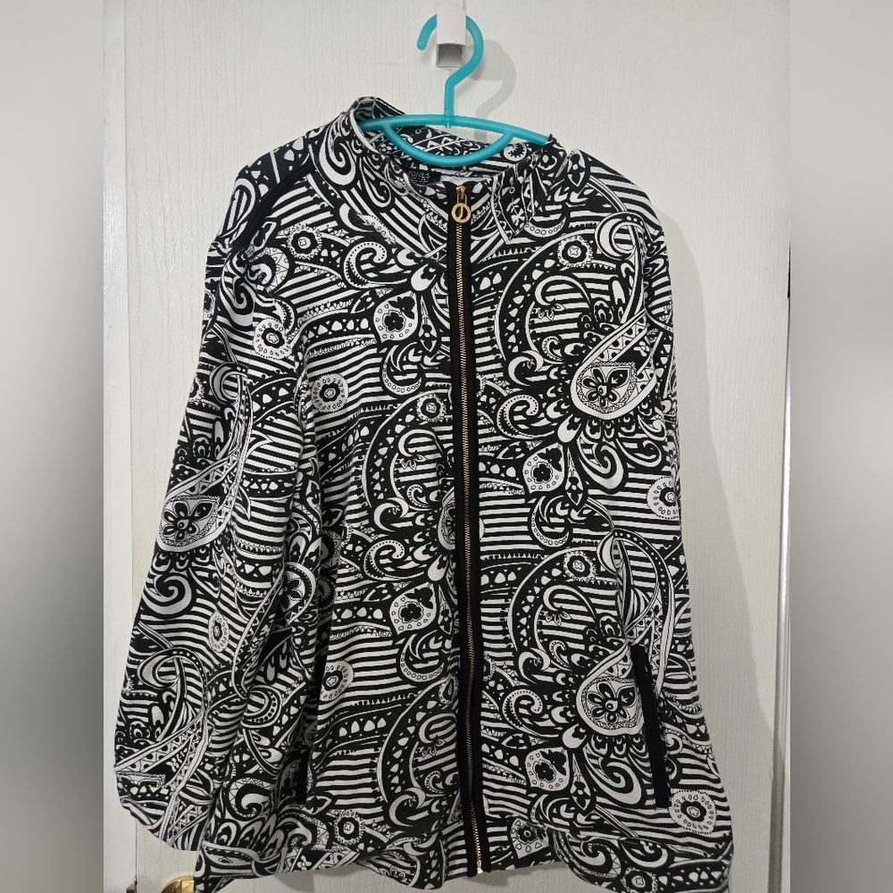 3X Jones New York Black and White Paisley.Womens Zip Up Jacket. See Pic For Hole
